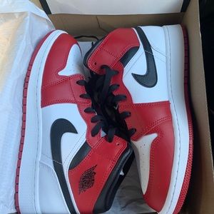 Air Jordan 1 MID (GS)